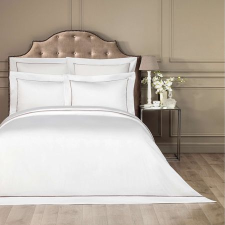 Комплект наволочек Togas Плаза белый с коричневым 70х70 см (30.08.38.0069)