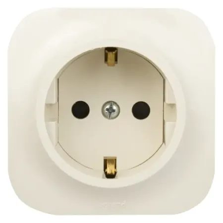 Розетка с заземлением - Legrand Quteo - со шторками IP20 16А 250В винтовые зажимы накладной монтаж - слоновая кость