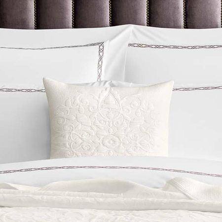 Подушка декоративная Togas Монте белая 50х50 см