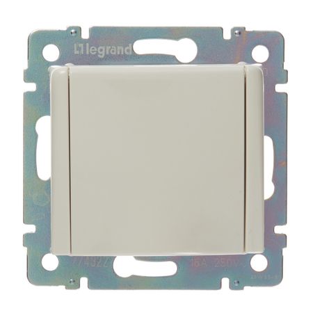 Розетка Legrand Valena встраиваемая слоновая кость с крышкой (695614)