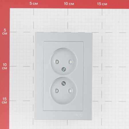 Розетка Systeme Electric AtlasDesign встраиваемая алюминий со шторками (ATN000322)