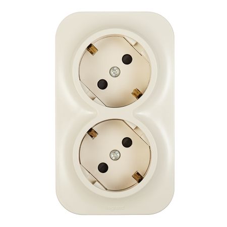 Розетка Legrand Quteo накладная слоновая кость со шторками (782267)