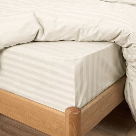 Простыня на резинке Экрю страйп-сатин 40962 простыня на резинке cottonika 140х200см сатин страйп серая арт рез140стр сер