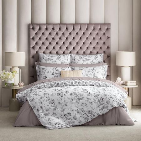 Комплект постельного белья Togas Эмиэл Семейный белый/серый