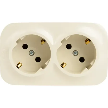 Розетка двойная накладная с заземлением Legrand Quteo без шторок цвет слоновая кость