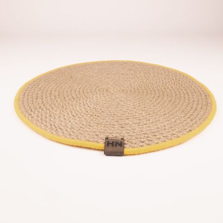 Салфетка-циновка  декоративная Nevidanas Home с желтым кантом 29 см