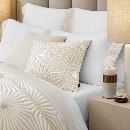 Подушка декоративная Togas Эрсон бежевая 50х50 см