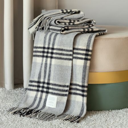 Плед Estia Статте черно-серый 150х200/10х2 см