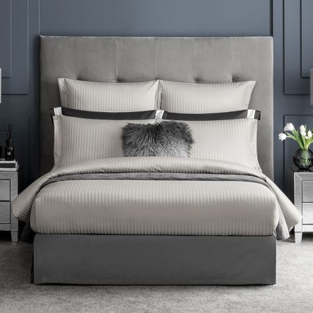 Комплект постельного белья Togas Ларье серый Двуспальный евро комплект постельного белья togas шелтон с коричневым двуспальный евро