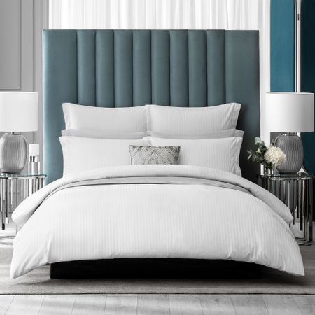 Комплект постельного белья Togas Ларье белый Двуспальный кинг сайз стивен кинг страна радости роман