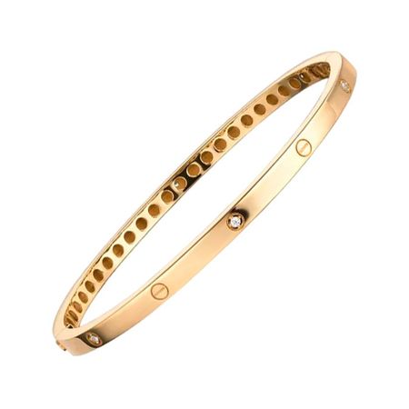 Золотой жесткий браслет с фианитами