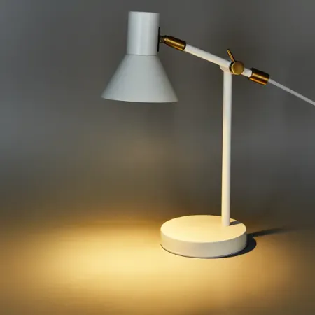 Рабочая лампа Camelion цвет белый