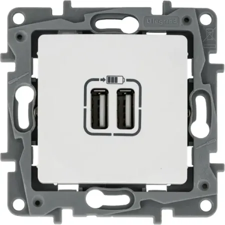Зарядное устройство USB тип А / тип А - Legrand Etika - 3000мА 15Вт - белый