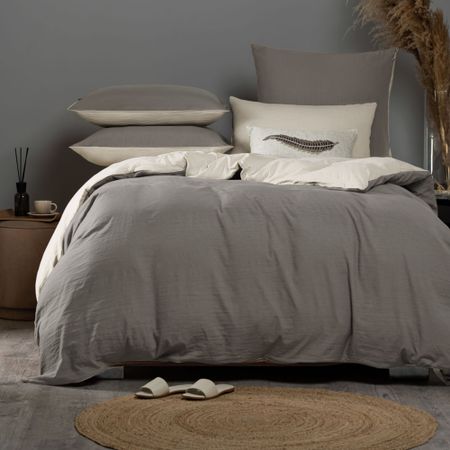 Комплект постельного белья Sleepix Юко серый/светло-бежевый двуспальный