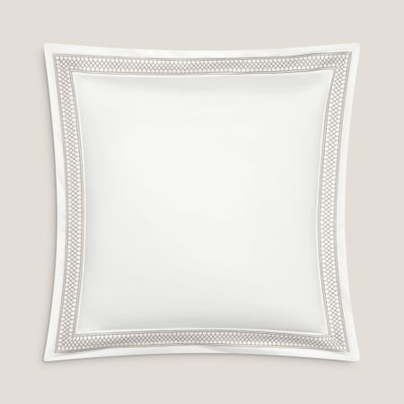 Наволочка Togas Персефона с вышивкой белый/бежевый 70x70 см