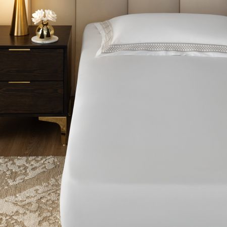 Простыня на резинке Togas Персефона белый 180x200+35 см