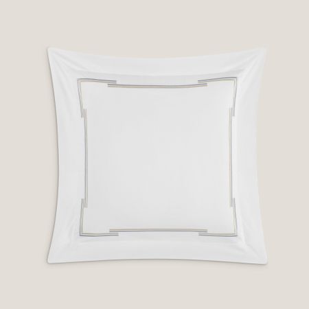 Наволочка Togas Металиси с вышивкой белый 70x70 см