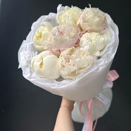 Букет живых цветов МАСТЕРСКАЯ КОРОЛЕВЫ ЛУИЗЫ Нежный букет из белых пионов искусственный шелковый букет пионов