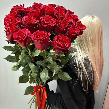 Букет живых цветов ANANAS FLOWERS Монобукет из красных роз 120см cleqee cleqee p1204 кабель rg58 bnc два банана 120см