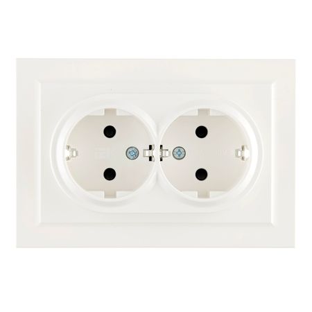 Розетка IEK Brite РСш12-3-БрБ встраиваемая белая со шторками (BR-R24-16-K01-F)