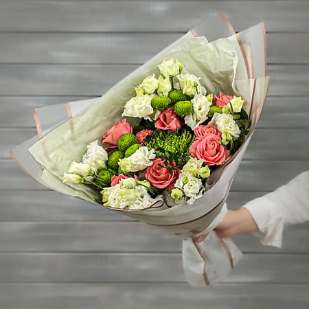 Букет живых цветов БУКЕТ МАРКЕТ ДАРИТЕ С УДОВОЛЬСТВИЕМ Букет из роз и лизиантусов