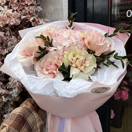 Букет живых цветов DARI ЦВЕТЫ Букет из французских роз и гортензии букет живых ов дари ы букет 11 французских роз с зеленью