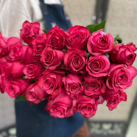 Букет живых цветов ЦВЕТЫ ДЛЯ ВАС Роза розовая 25 шт