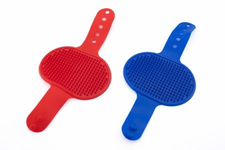 Для дома WOGY Щетка для вычесывания и мытья животных с пластиковыми зубьями (57 г)