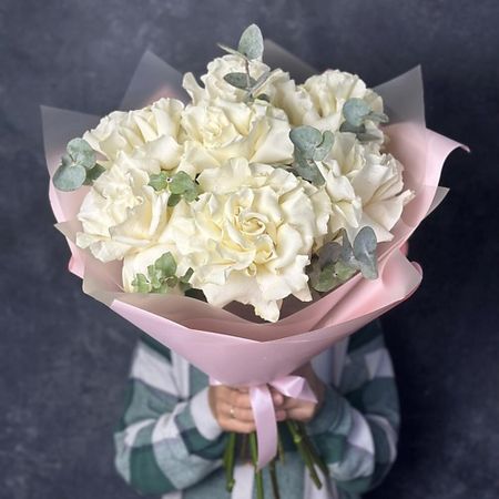 Букет живых цветов VIBE СТУДИЯ ЦВЕТОВ И ПОДАРКОВ Букет из 7 белых роз с эвкалиптом