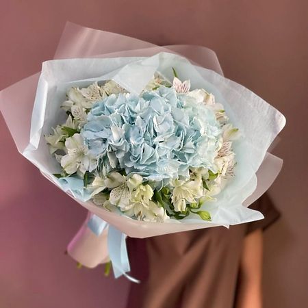 Букет живых цветов VIBE СТУДИЯ ЦВЕТОВ И ПОДАРКОВ Авторский букет «Нежное облако» скотч для декорирования sky city серии облако