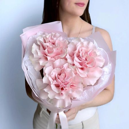 Букет живых цветов VIBE СТУДИЯ ЦВЕТОВ И ПОДАРКОВ Милый букет комплимент розовые французские розы крючок для ключей милый кот