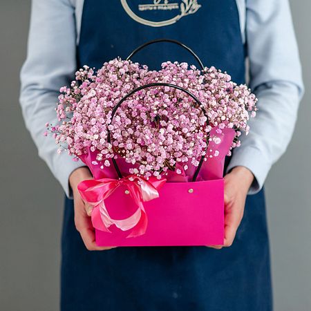 Букет живых цветов ЦВЕТНИК ЦВЕТЫ И ПОДАРКИ Сумочка розовой гипсофилы maxgoods парчовая сумочка для украшений