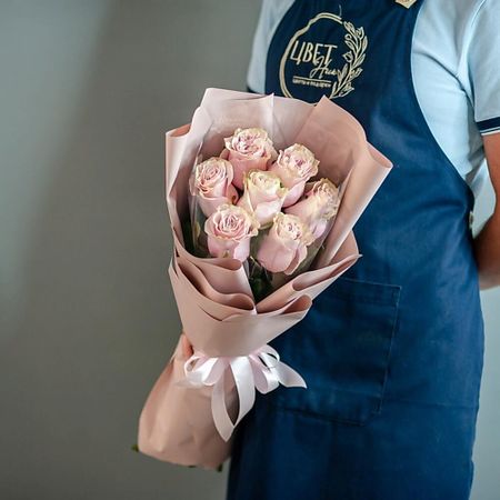 Букет живых цветов ЦВЕТНИК ЦВЕТЫ И ПОДАРКИ Букет из нежных розовых роз Эквадор букет живых ов 4 сезона монобукет из 15 ярко розовых роз