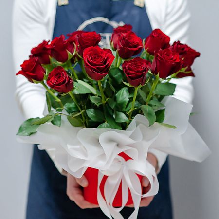 Букет живых цветов ЦВЕТНИК ЦВЕТЫ И ПОДАРКИ 21 красная роза в шляпной коробке