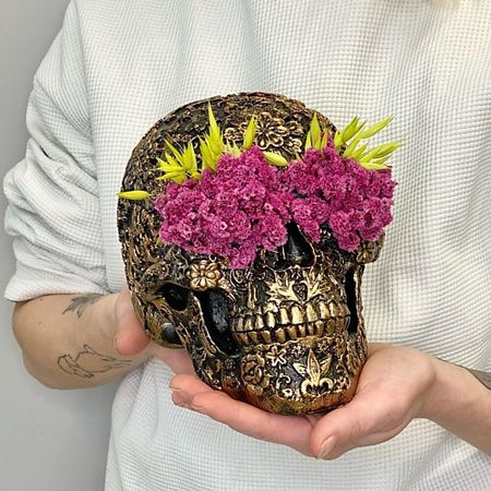 Букет живых цветов JULES FLOWER ATELIER Череп в цветах светодиодные украшения хэллоуин череп