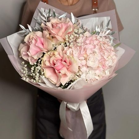 Букет живых цветов ДАРИ ЦВЕТЫ Букет из французских роз и гортензии