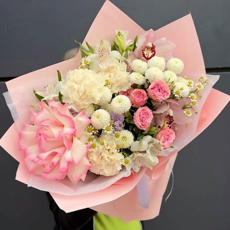 Букет живых цветов ДАРИ ЦВЕТЫ Букет с французской розой, хризантемами и диантусами