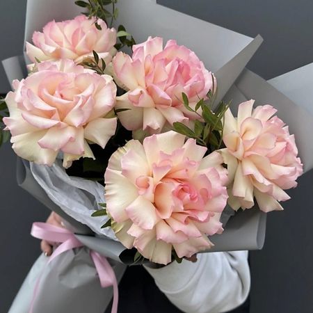 Букет живых цветов ДАРИ ЦВЕТЫ Монобукет из французских роз Дари цветы