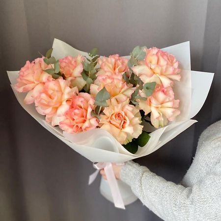 Букет живых цветов ДАРИ ЦВЕТЫ Розовая роза эсперанса с эвкалиптом