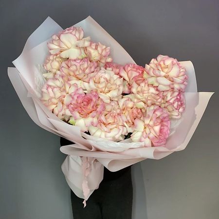 Букет живых цветов ДАРИ ЦВЕТЫ Монобукет из французских роз