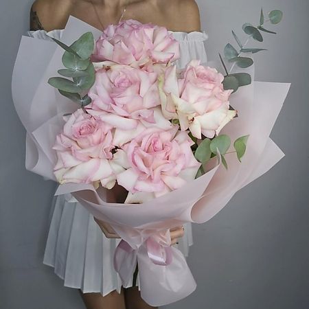 Букет живых цветов ДАРИ ЦВЕТЫ Букет французских роз с эвкалиптом букет живых ов дари ы букет 11 французских роз с зеленью