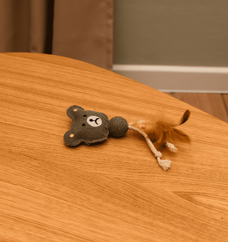 Для дома PETSHOP Игрушка для кошек с кошачьей мятой и перьями, в ассортименте (15х11х3 см)