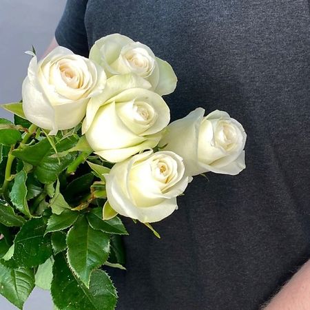 Букет живых цветов ЦВЕТЫ ДЛЯ ВАС Букет из 5 белых роз (Эквадор) 60 см