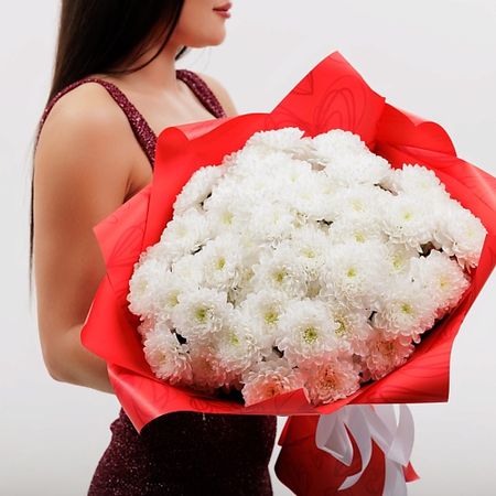 Букет живых цветов БУКЕТНАЯ ЛАВКА Хризантема в красной упаковке