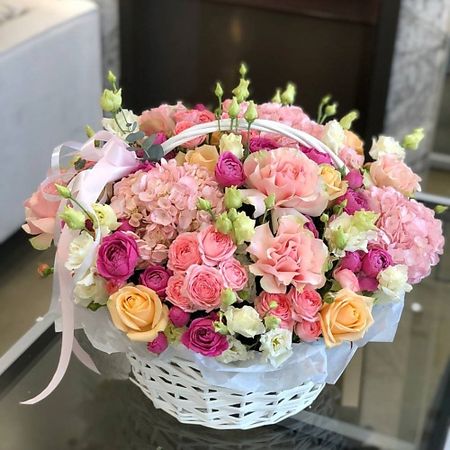 Букет живых цветов ЦВЕТОЧНЫЙ БАР LOFТ Пышная корзина