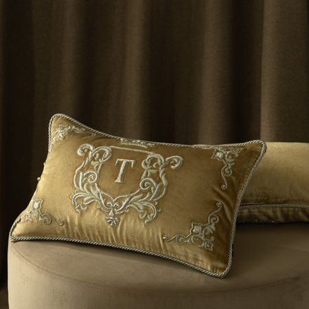 Подушка декоративная Togas Даккеро золотой 30x50 см