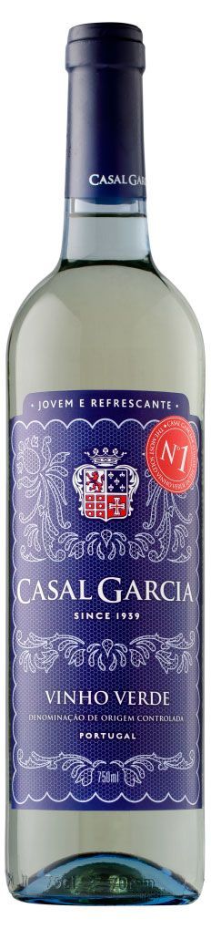 Вино Casal Garcia белое полусухое Португалия, 0,75 л дневник белого волка кровь и вино