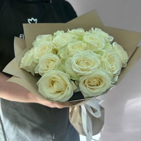 Букет живых цветов КЛУМБА Белые розы искусственные розы мerylover шелковые оранжево белые 8 см