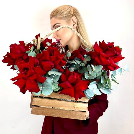 Букет живых цветов MARIMAY Французские розы с эвкалиптом — монобукет страсти в алом французские шифоновые шторы dzq