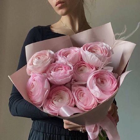 Букет живых цветов VERESK Розовый букет с ранункулюсами (лютиками)